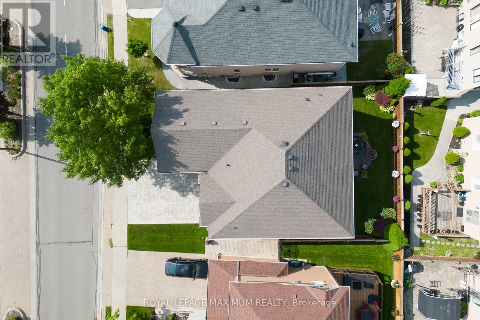 












16 SAINT CLARE BOULEVARD

,
Vaughan,




Ontario
L4H2A2

