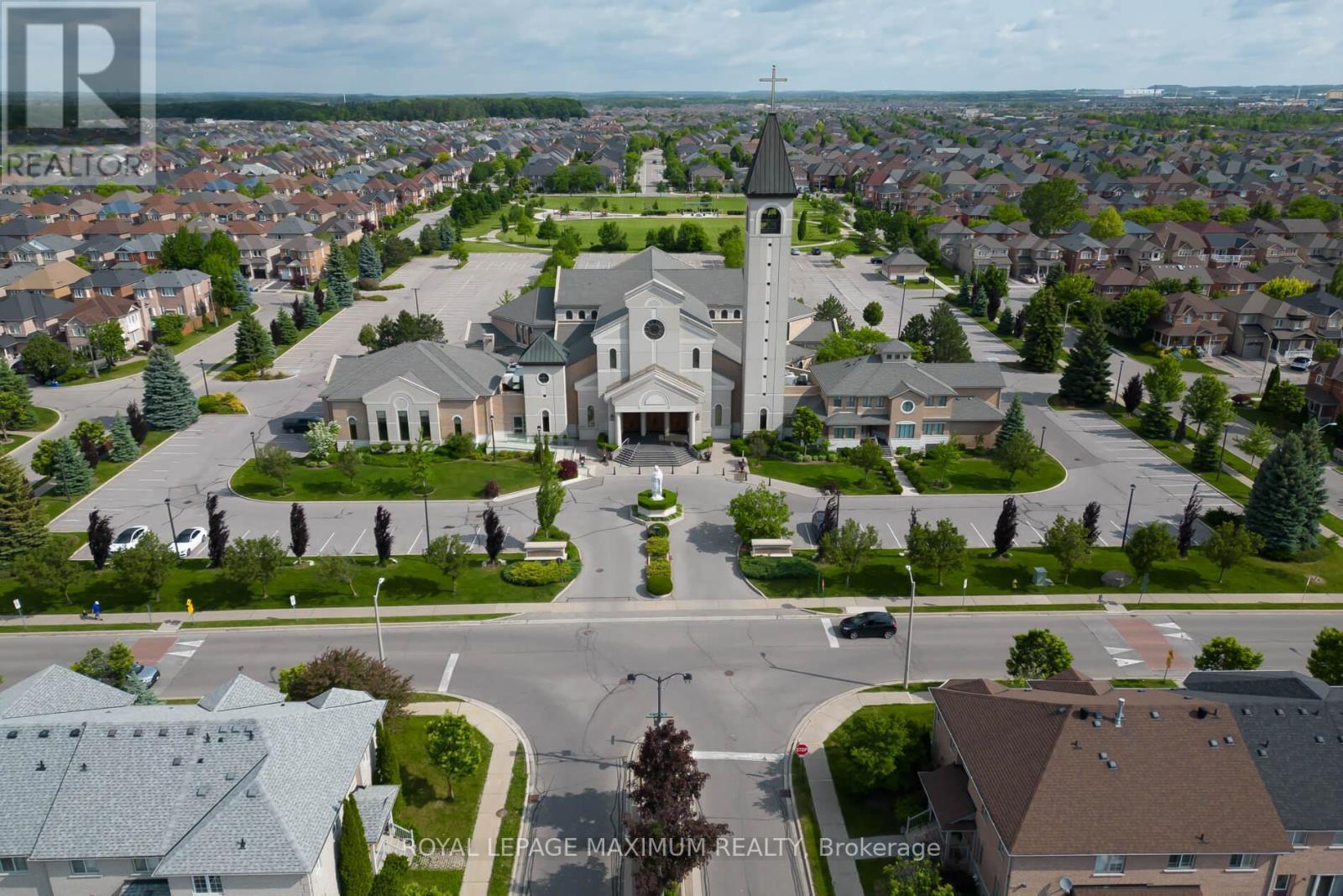 












16 SAINT CLARE BOULEVARD

,
Vaughan,




Ontario
L4H2A2

