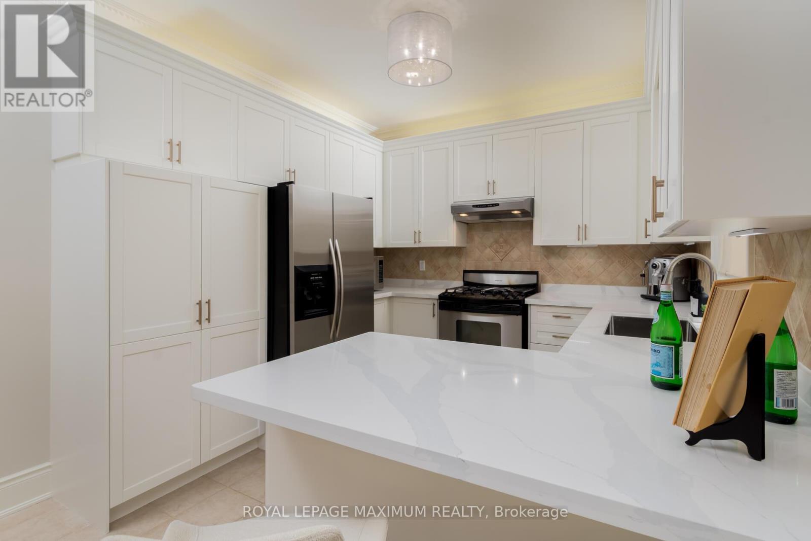 












16 SAINT CLARE BOULEVARD

,
Vaughan,




Ontario
L4H2A2

