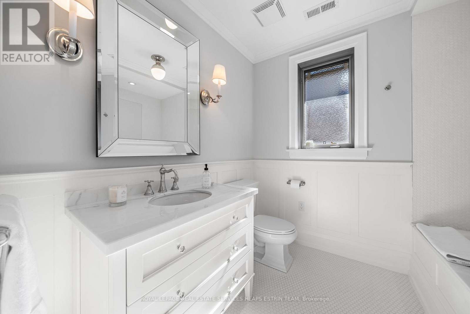 












289 HEATH STREET E

,
Toronto,




Ontario
M4T1T3

