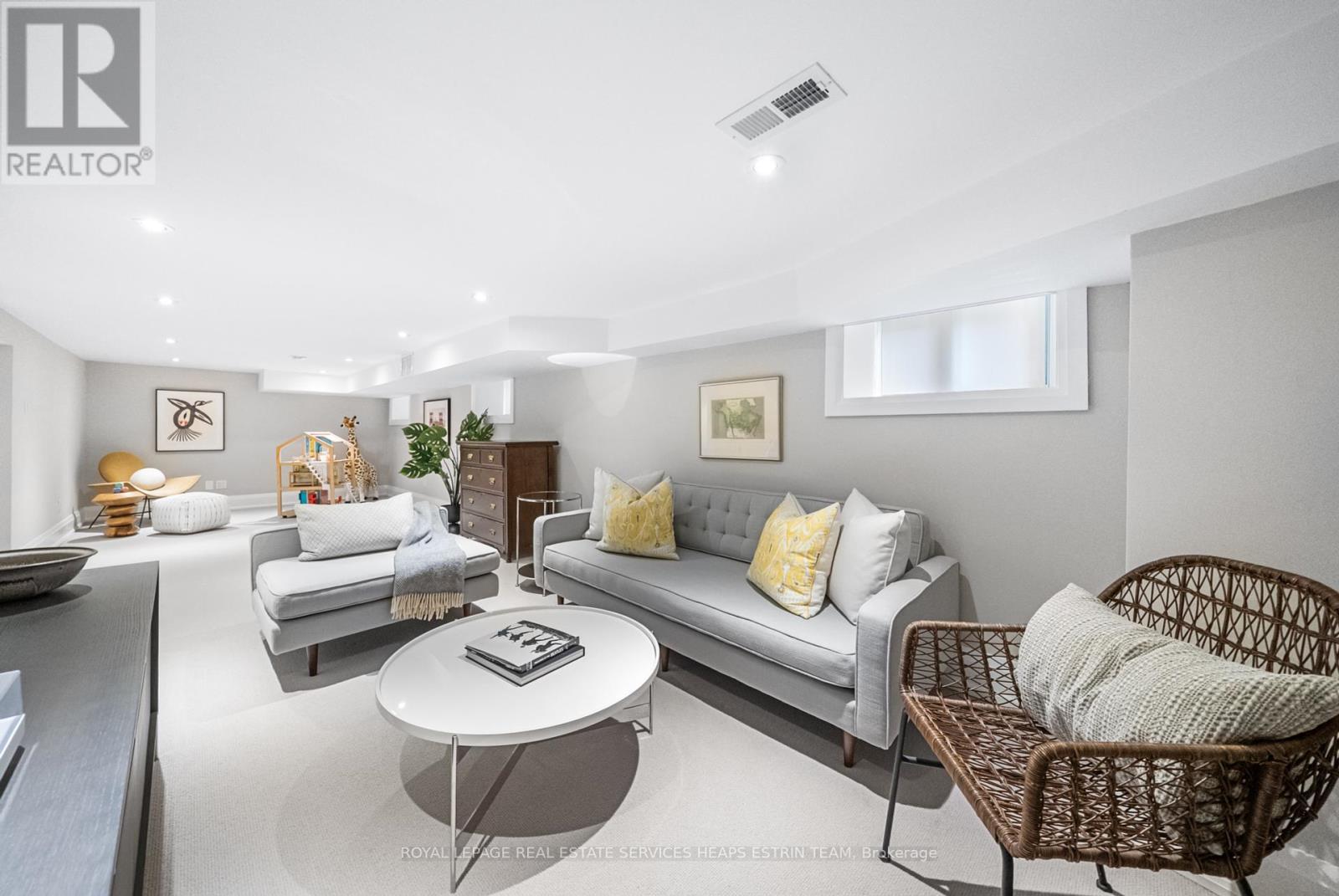 












289 HEATH STREET E

,
Toronto,




Ontario
M4T1T3

