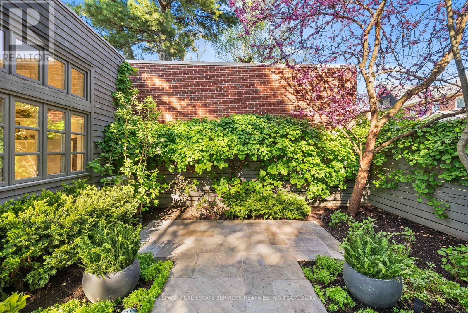 












289 HEATH STREET E

,
Toronto,




Ontario
M4T1T3

