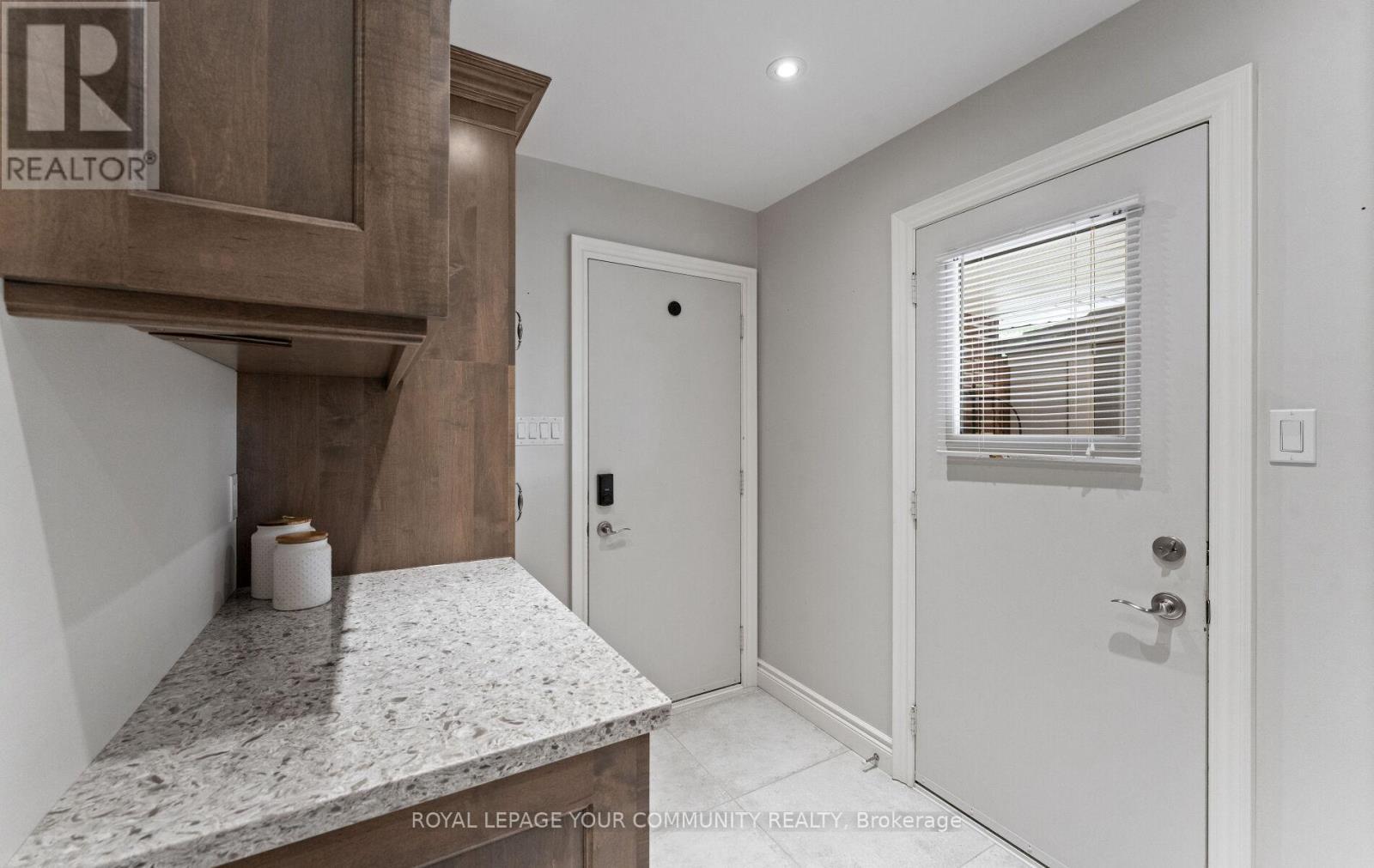 












56 PETCH CRESCENT

,
Aurora,




Ontario
L4G5N9

