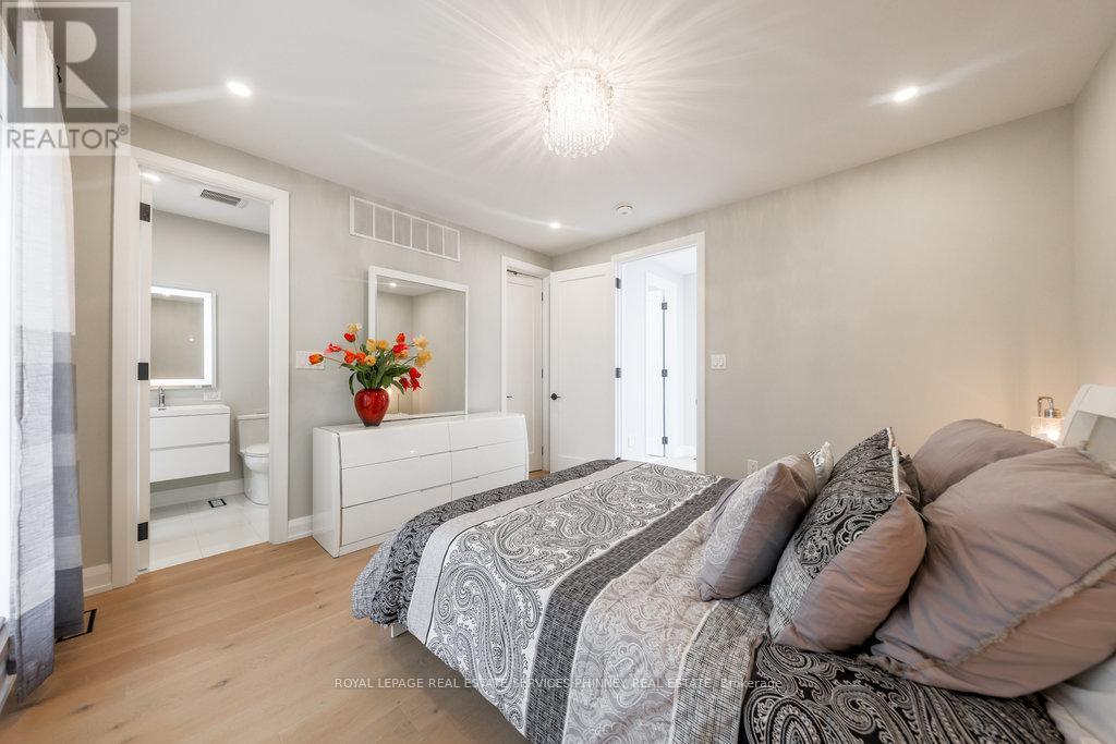 












105 TENTH STREET

,
Toronto,




Ontario
M8V3E9

