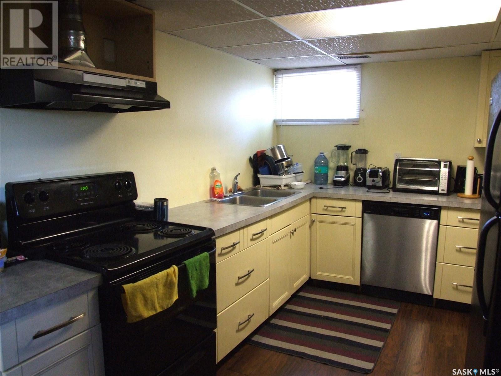 












114 3rd STREET E

,
Leader,




Saskatchewan
S0N1H0

