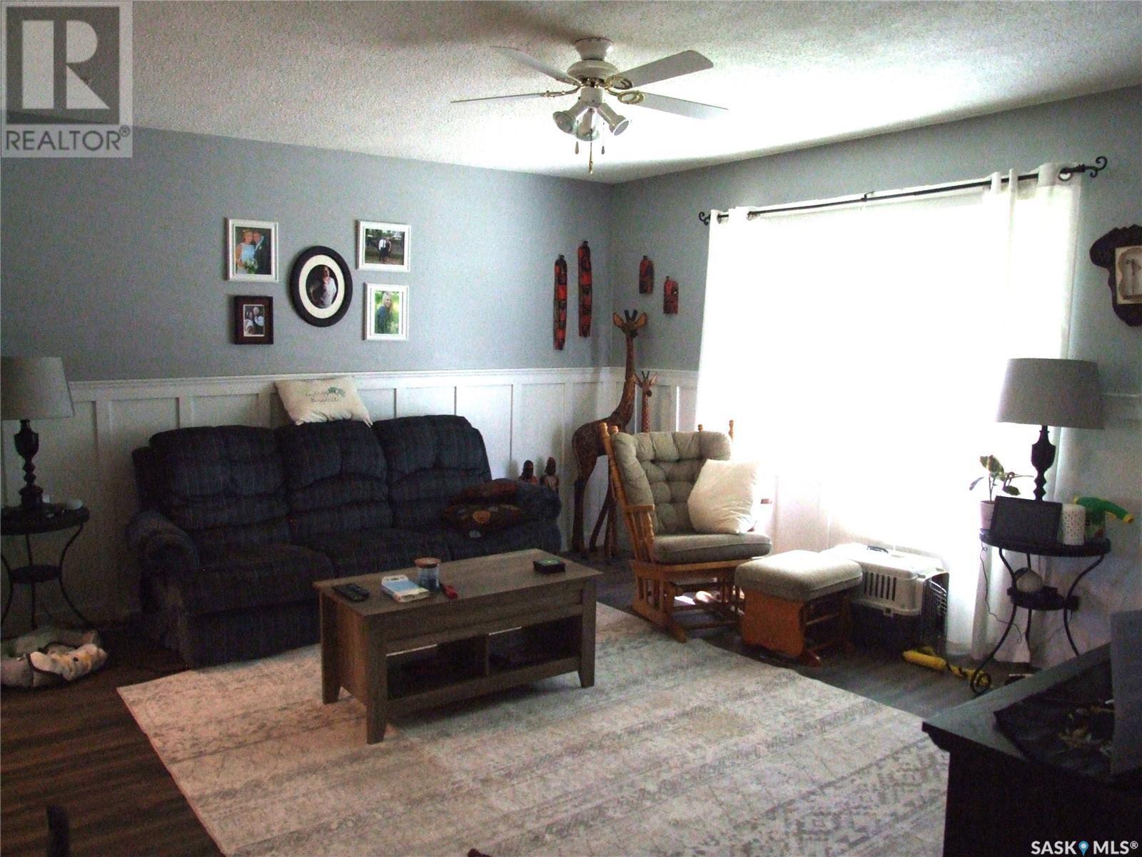 












114 3rd STREET E

,
Leader,




Saskatchewan
S0N1H0

