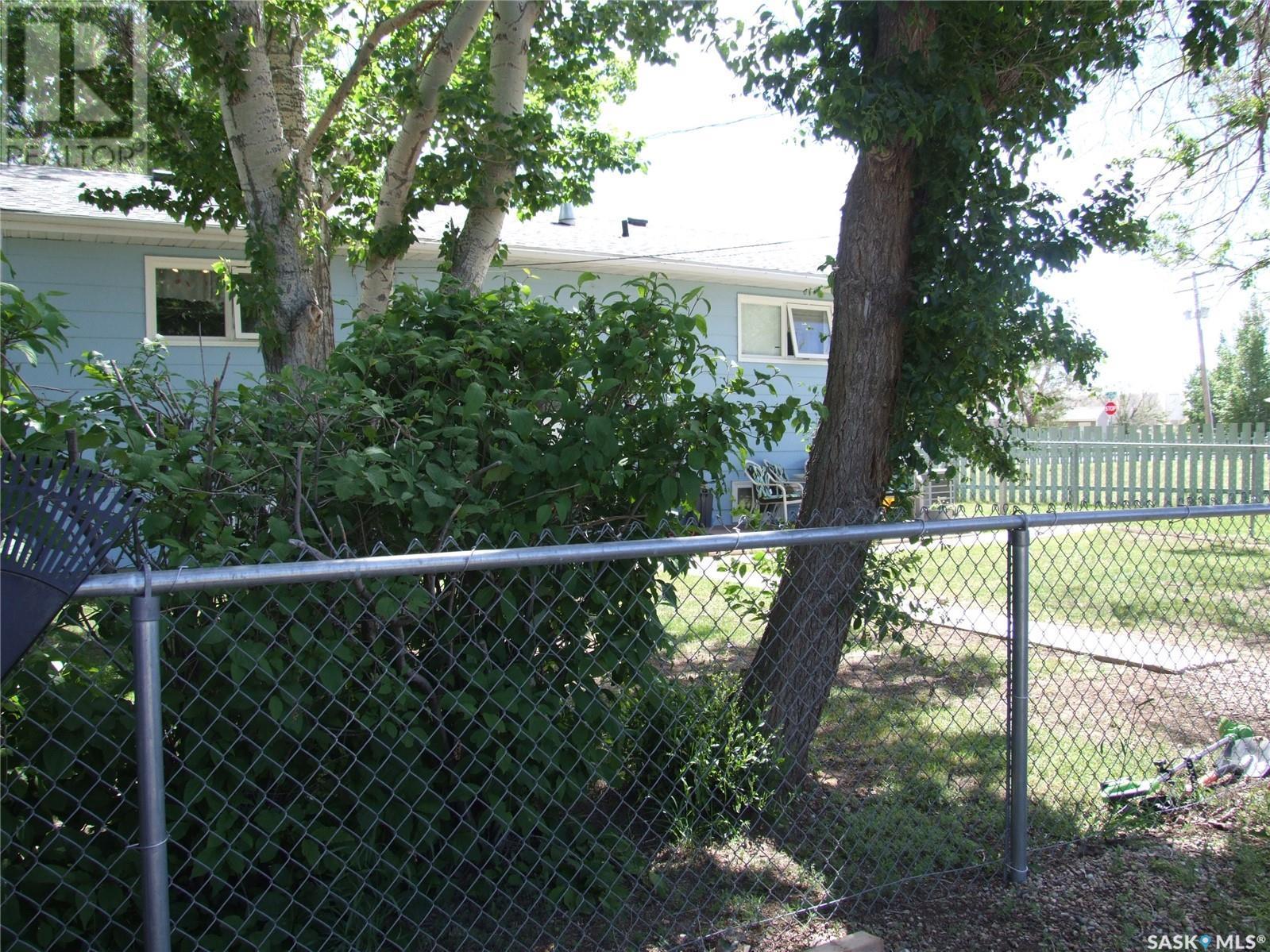 












114 3rd STREET E

,
Leader,




Saskatchewan
S0N1H0

