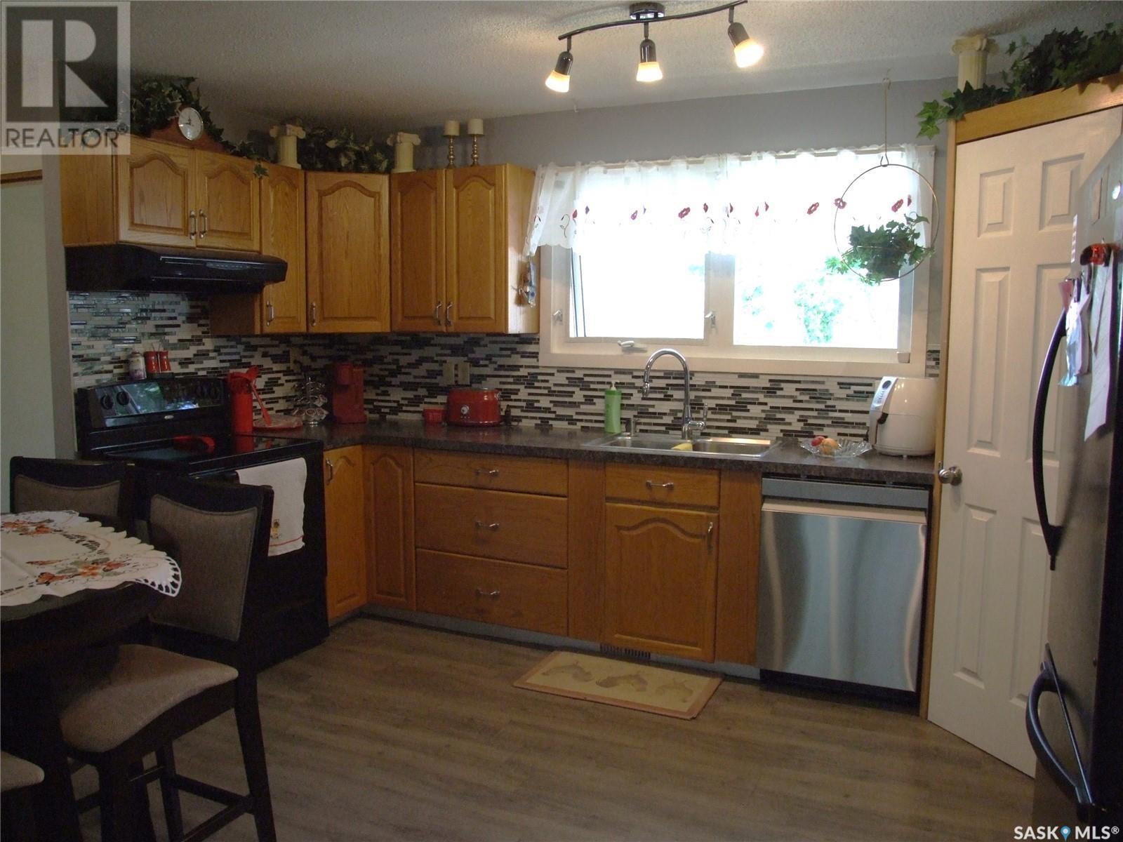 












114 3rd STREET E

,
Leader,




Saskatchewan
S0N1H0

