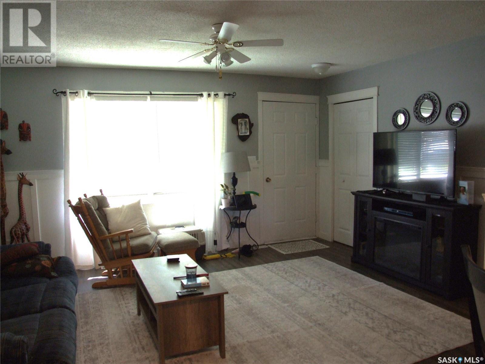 












114 3rd STREET E

,
Leader,




Saskatchewan
S0N1H0


