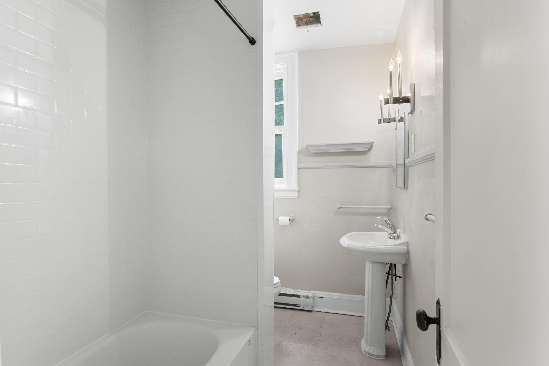 









644


Rue Prospect

, 2A,
Sherbrooke (Les Nations),




QC
J1H1A8

