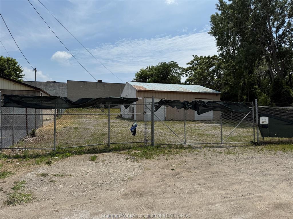 









3715


Russell

Street,
Windsor,




ON
N9C 1E9

