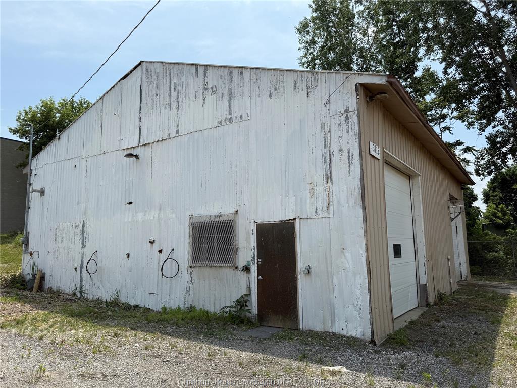 









3715


Russell

Street,
Windsor,




ON
N9C 1E9

