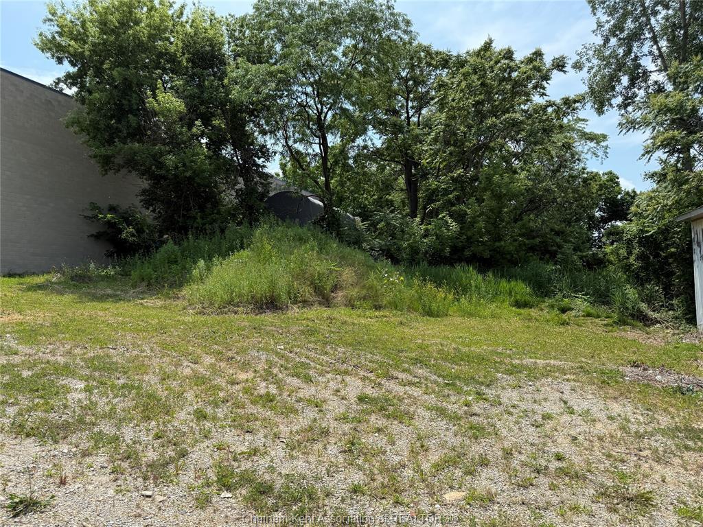 









3715


Russell

Street,
Windsor,




ON
N9C 1E9

