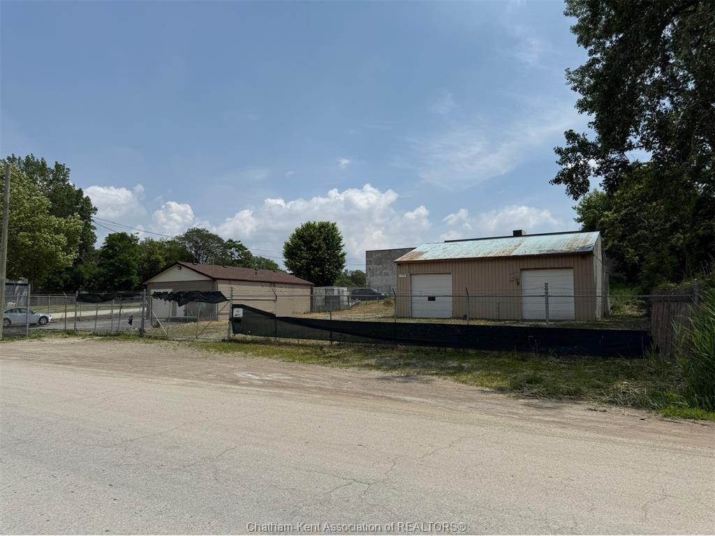 









3715


Russell

Street,
Windsor,




ON
N9C 1E9

