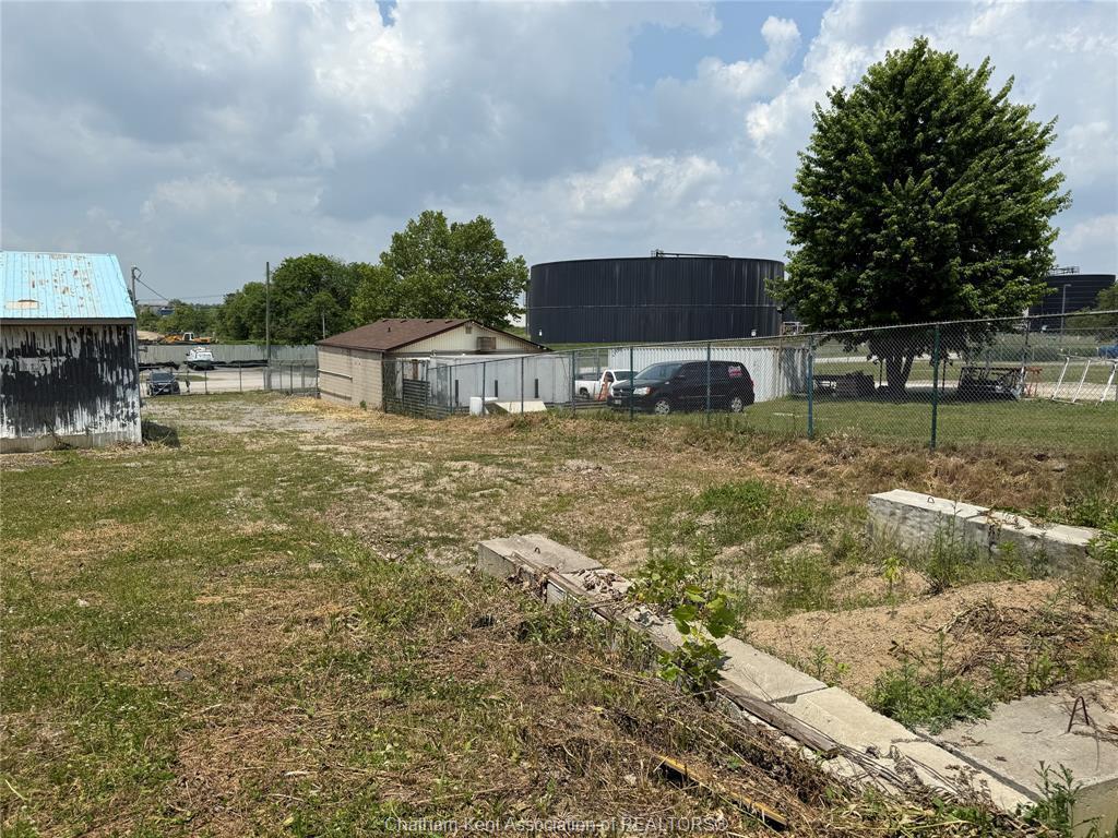 









3715


Russell

Street,
Windsor,




ON
N9C 1E9

