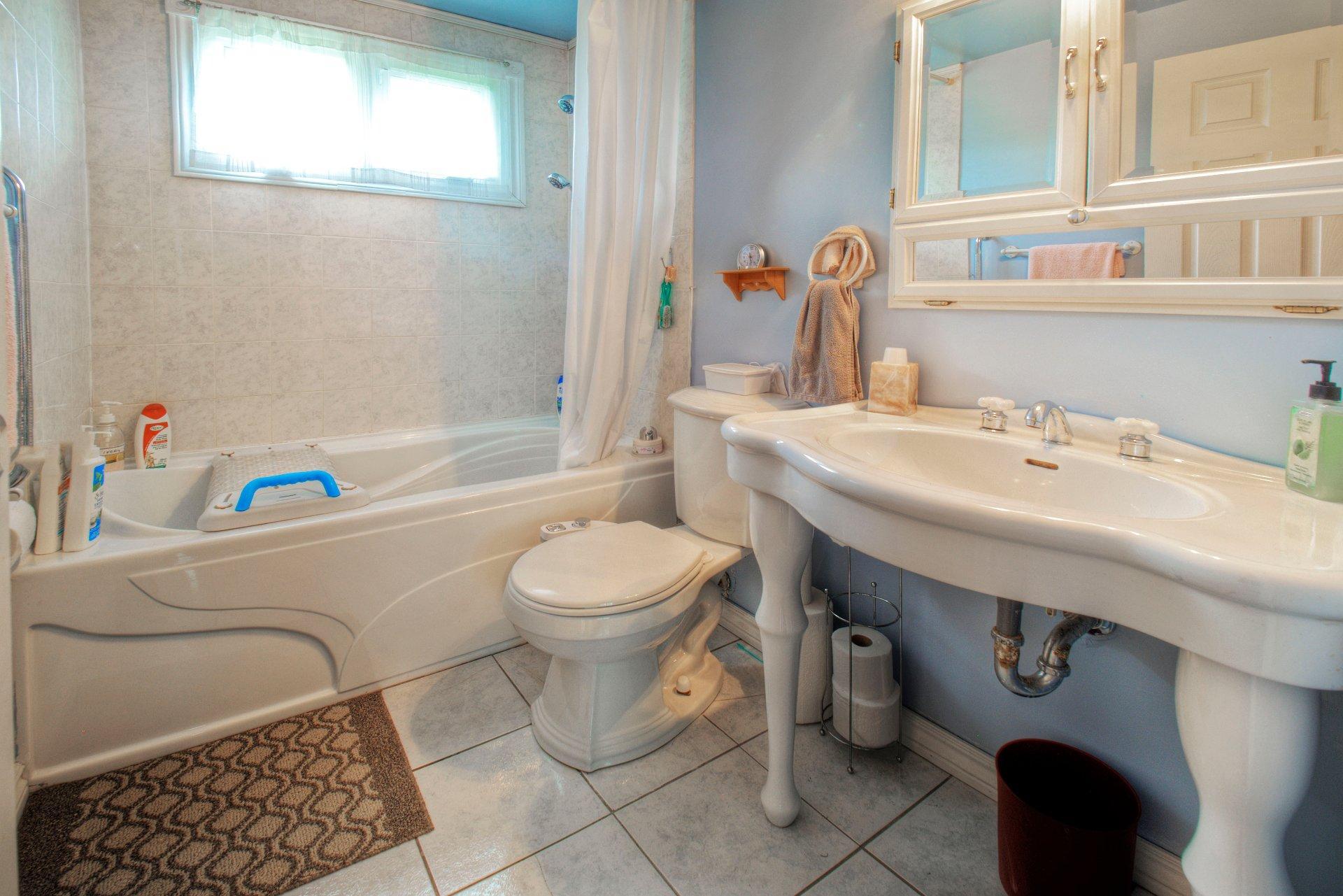 









9


Rue de Louisbourg

,
Gatineau (Aylmer),




QC
J9H2M9

