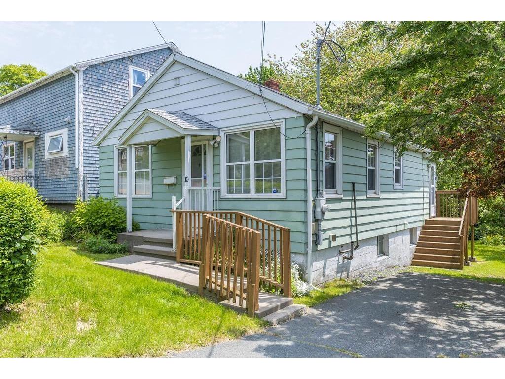 












10 Courtney Road

,
Dartmouth,




NS
B3A 4B8

