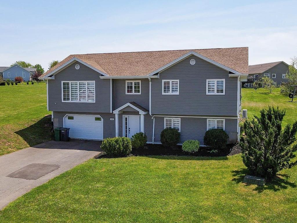 












46 Maclauchlan Drive

,
Stratford,




PE
C1B 1M2


