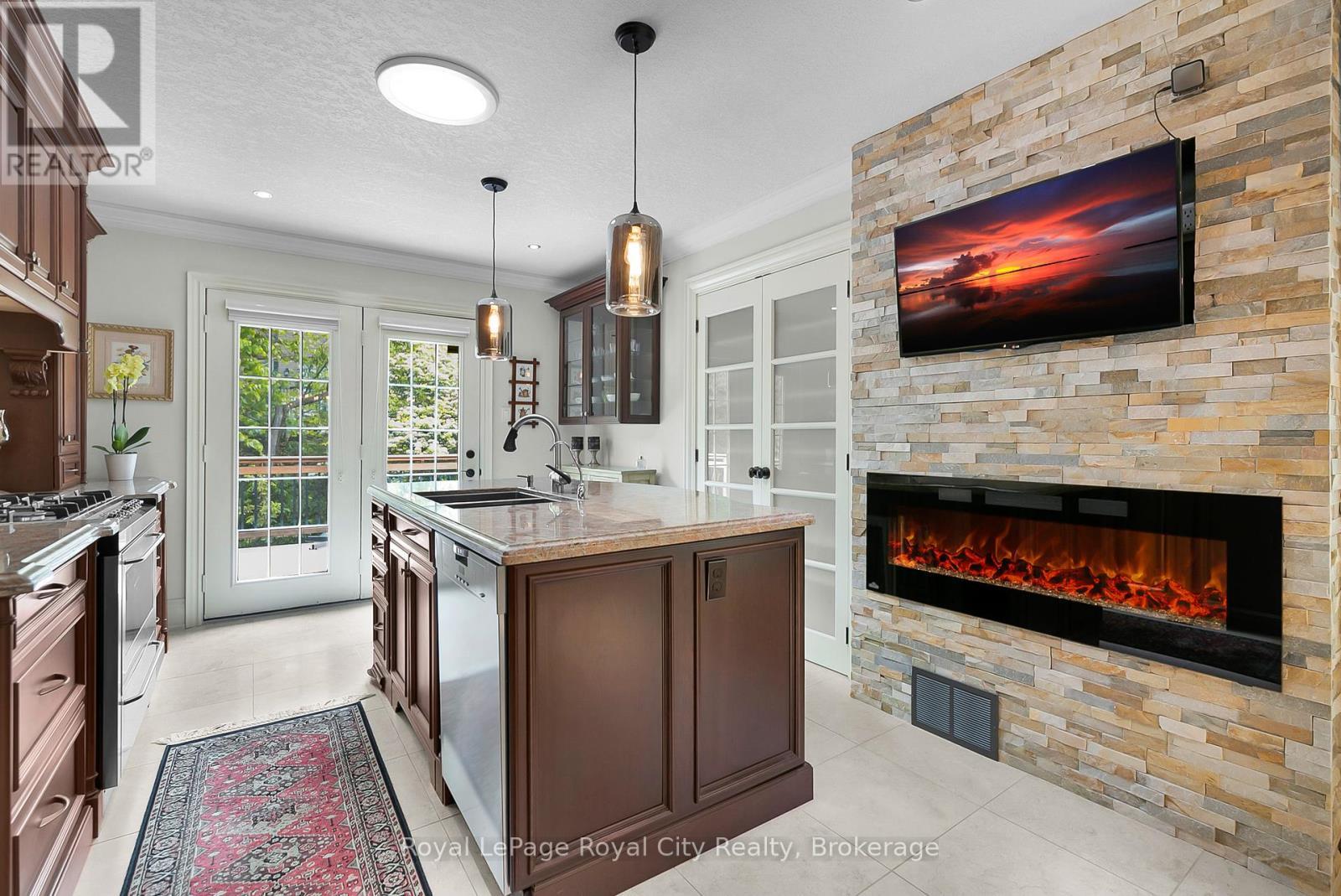 












18 WHITETAIL COURT

,
Guelph (Kortright East),




Ontario
N1L1H6


