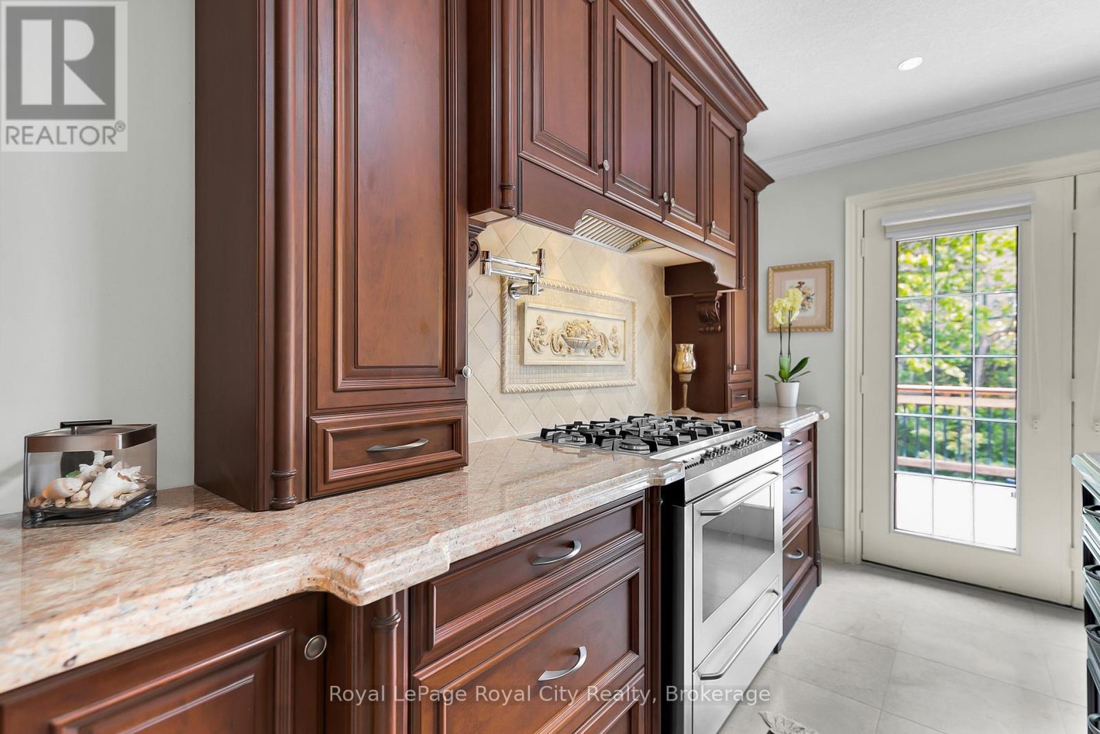 












18 WHITETAIL COURT

,
Guelph (Kortright East),




Ontario
N1L1H6

