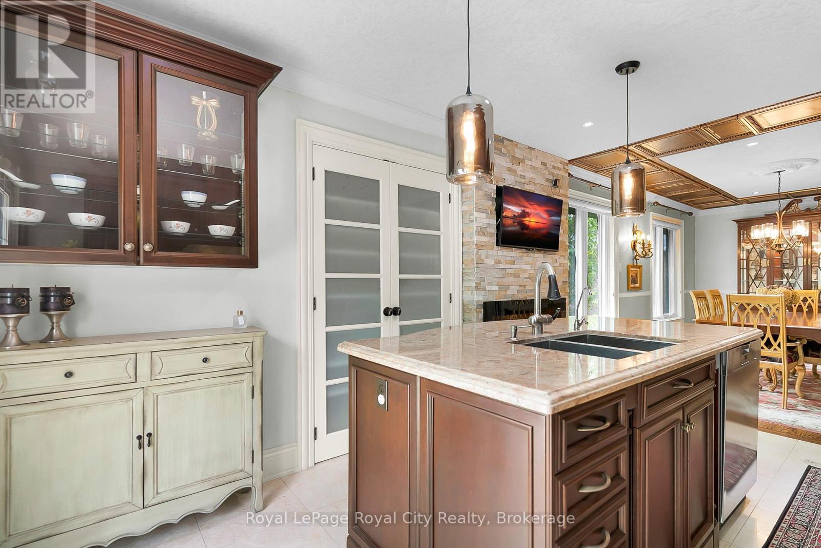 












18 WHITETAIL COURT

,
Guelph (Kortright East),




Ontario
N1L1H6

