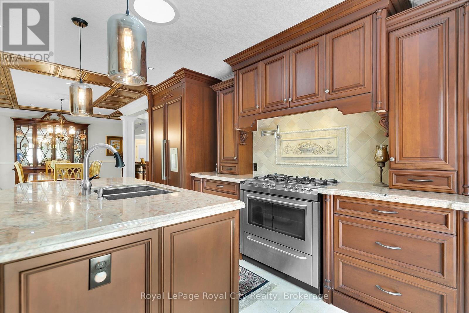 












18 WHITETAIL COURT

,
Guelph (Kortright East),




Ontario
N1L1H6

