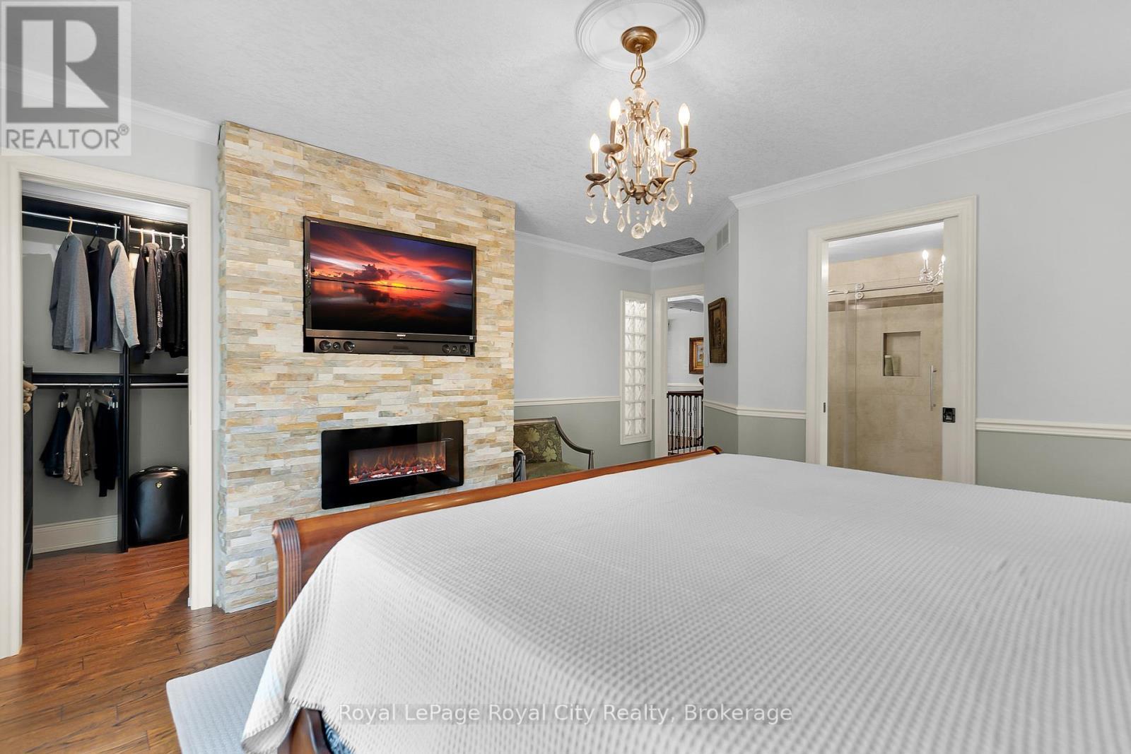 












18 WHITETAIL COURT

,
Guelph (Kortright East),




Ontario
N1L1H6

