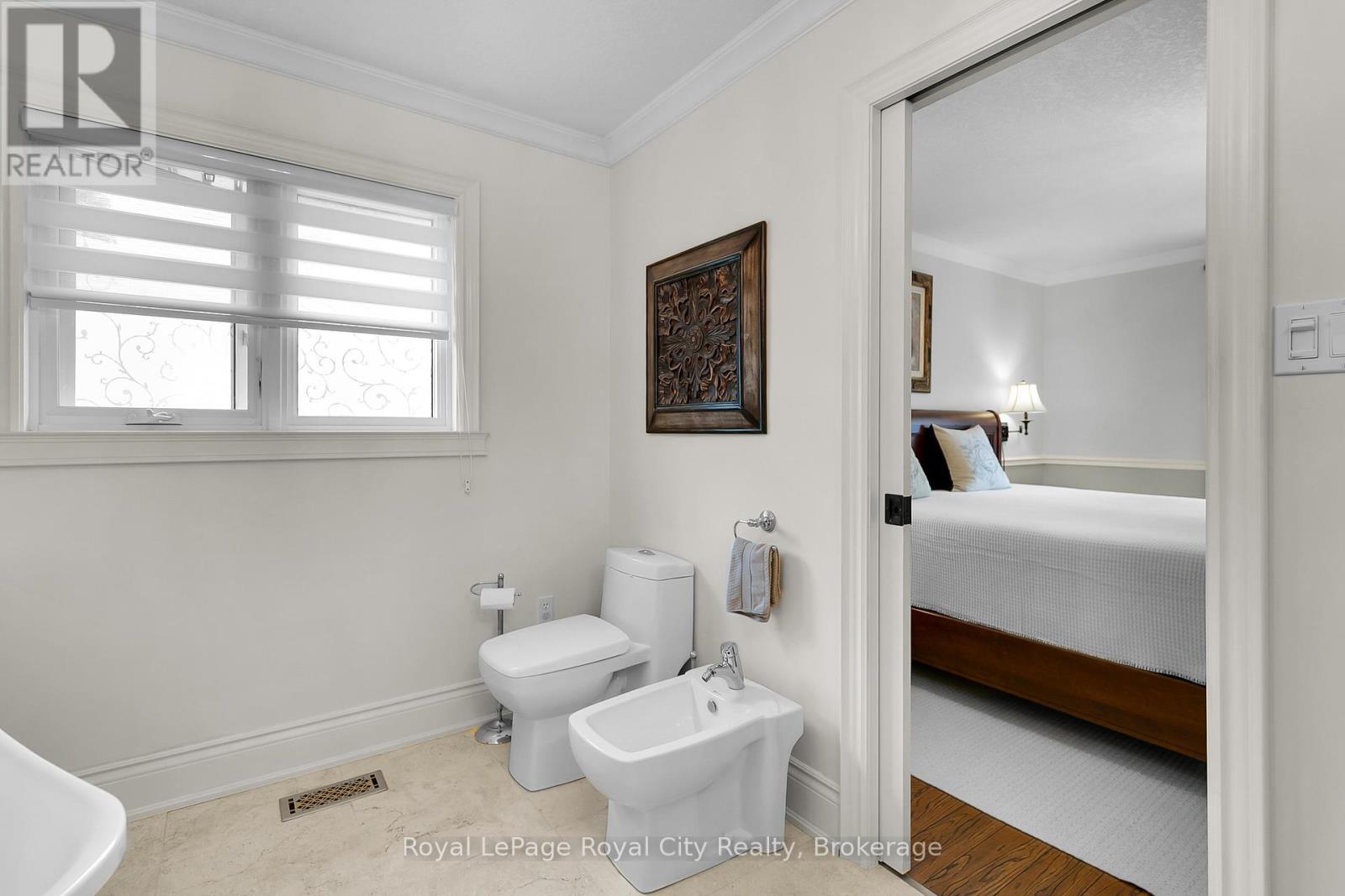 












18 WHITETAIL COURT

,
Guelph (Kortright East),




Ontario
N1L1H6

