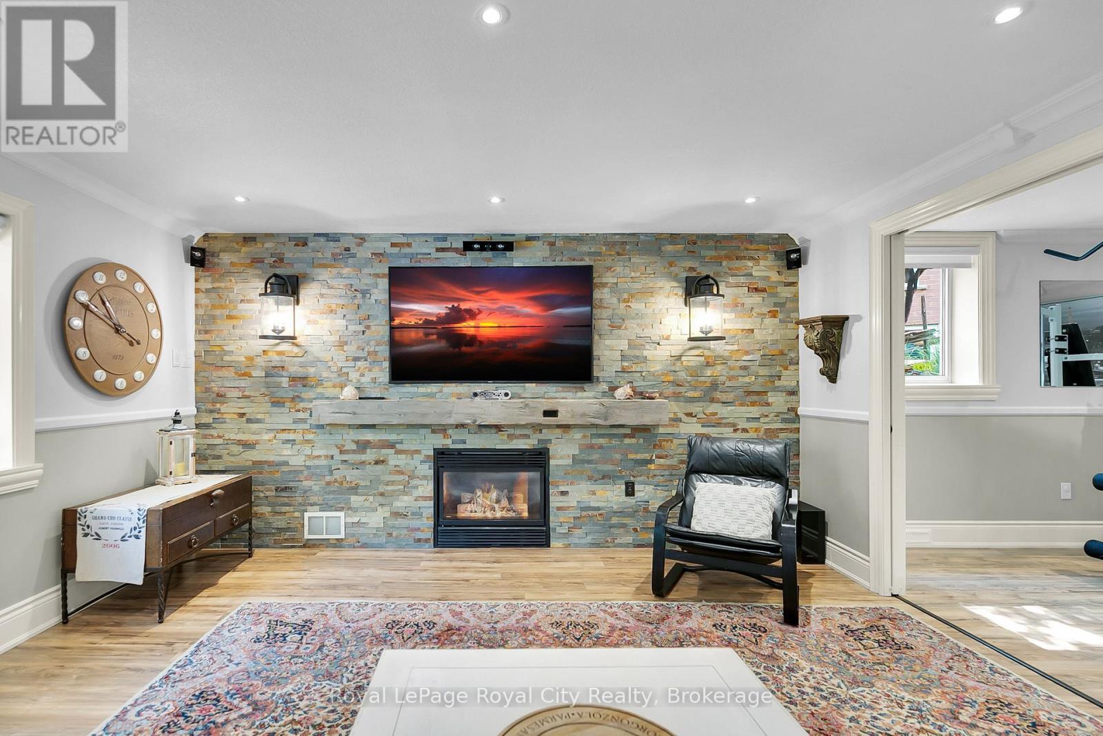 












18 WHITETAIL COURT

,
Guelph (Kortright East),




Ontario
N1L1H6

