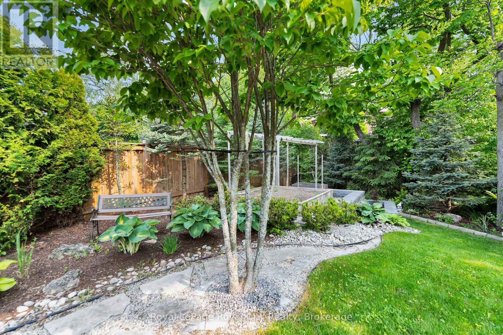 












18 WHITETAIL COURT

,
Guelph (Kortright East),




Ontario
N1L1H6


