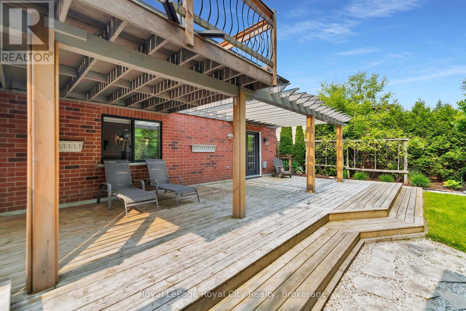 












18 WHITETAIL COURT

,
Guelph (Kortright East),




Ontario
N1L1H6

