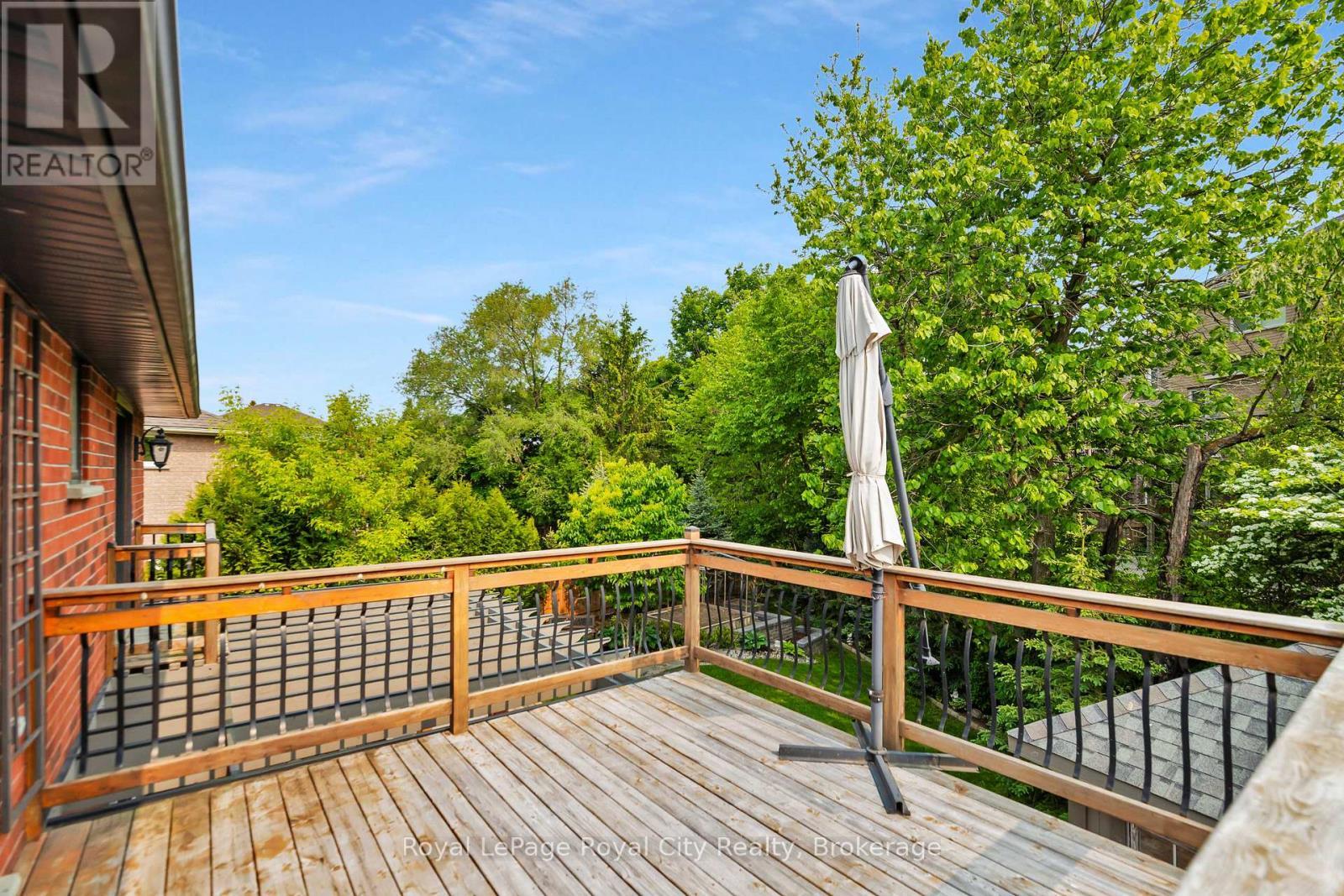 












18 WHITETAIL COURT

,
Guelph (Kortright East),




Ontario
N1L1H6

