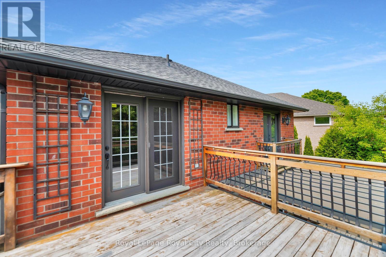












18 WHITETAIL COURT

,
Guelph (Kortright East),




Ontario
N1L1H6

