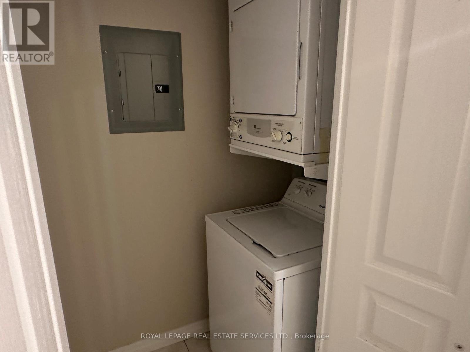 












2601 - 3939 DUKE OF YORK BOULEVARD

,
Mississauga,




Ontario
L5B4N2

