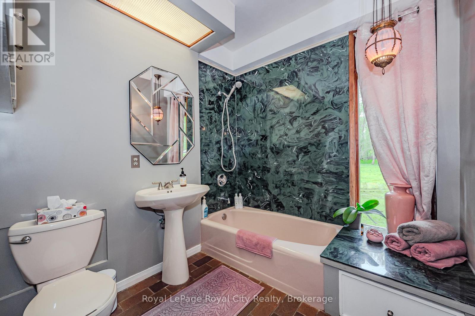 












1159 CAMPBELLVILLE ROAD

,
Milton,




Ontario
L0P1B0

