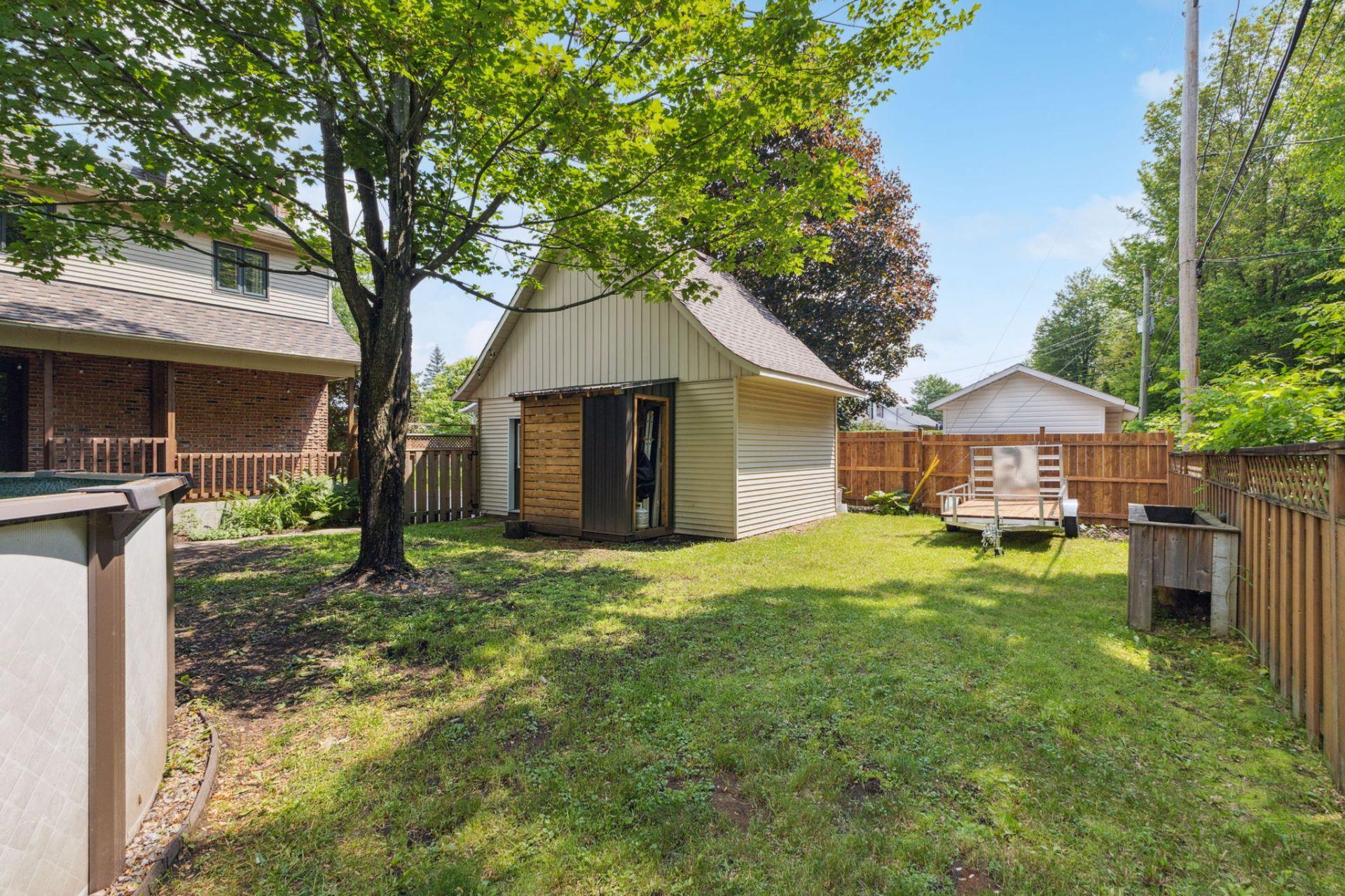 









45


Rue Tremblay

,
Gatineau (Buckingham),




QC
J8L3M7

