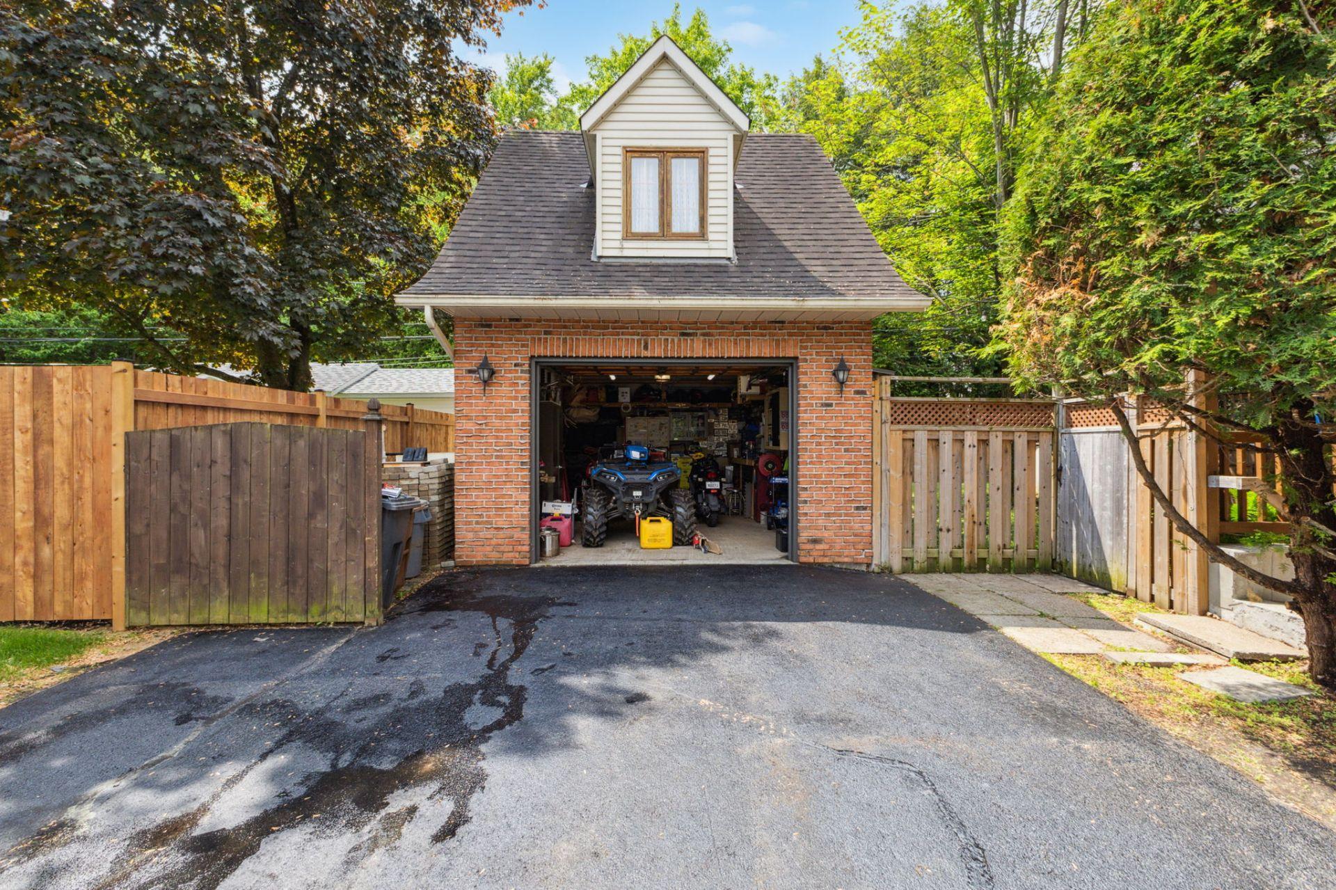 









45


Rue Tremblay

,
Gatineau (Buckingham),




QC
J8L3M7

