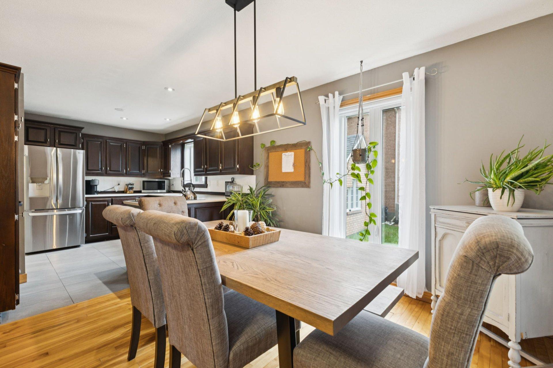 









45


Rue Tremblay

,
Gatineau (Buckingham),




QC
J8L3M7

