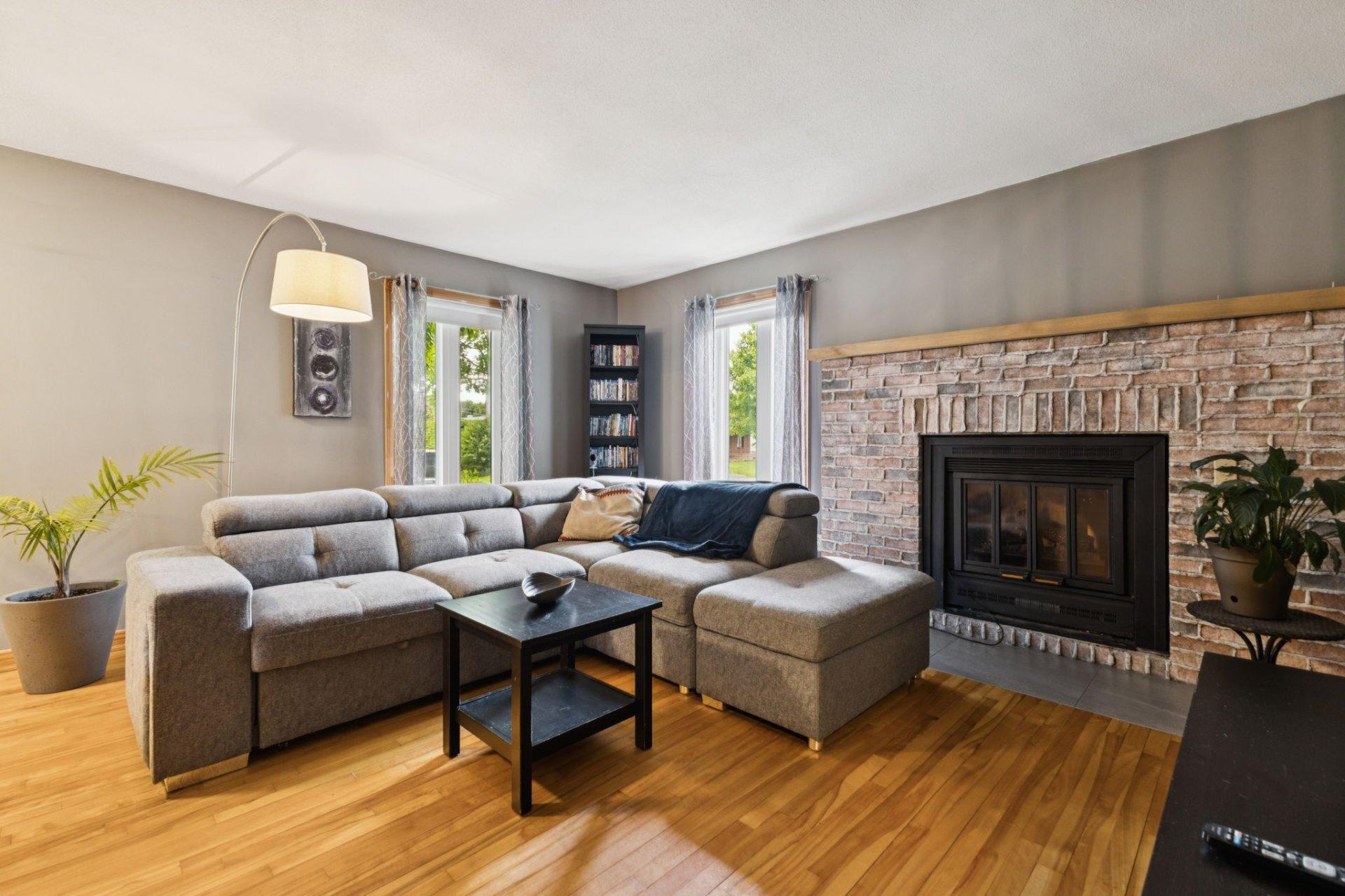 









45


Rue Tremblay

,
Gatineau (Buckingham),




QC
J8L3M7

