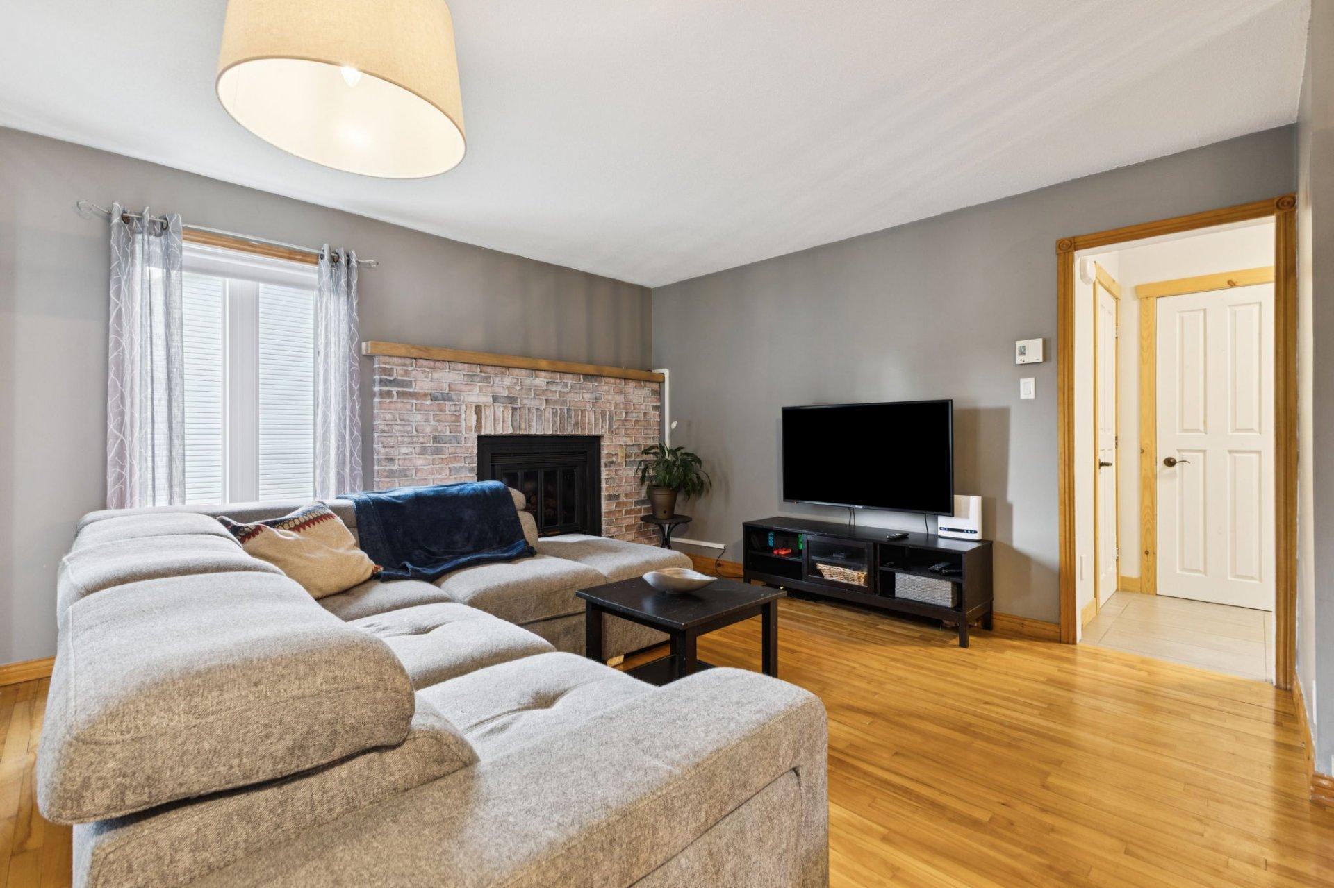 









45


Rue Tremblay

,
Gatineau (Buckingham),




QC
J8L3M7

