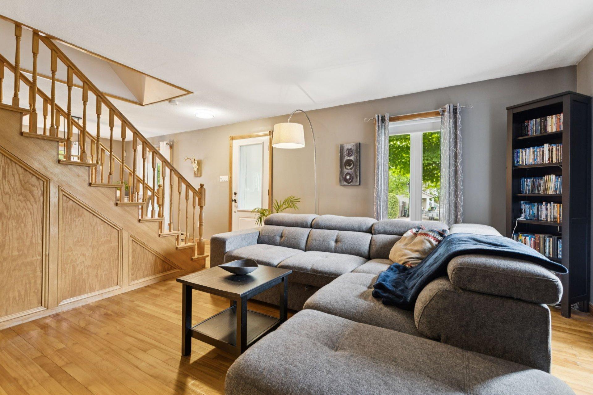 









45


Rue Tremblay

,
Gatineau (Buckingham),




QC
J8L3M7

