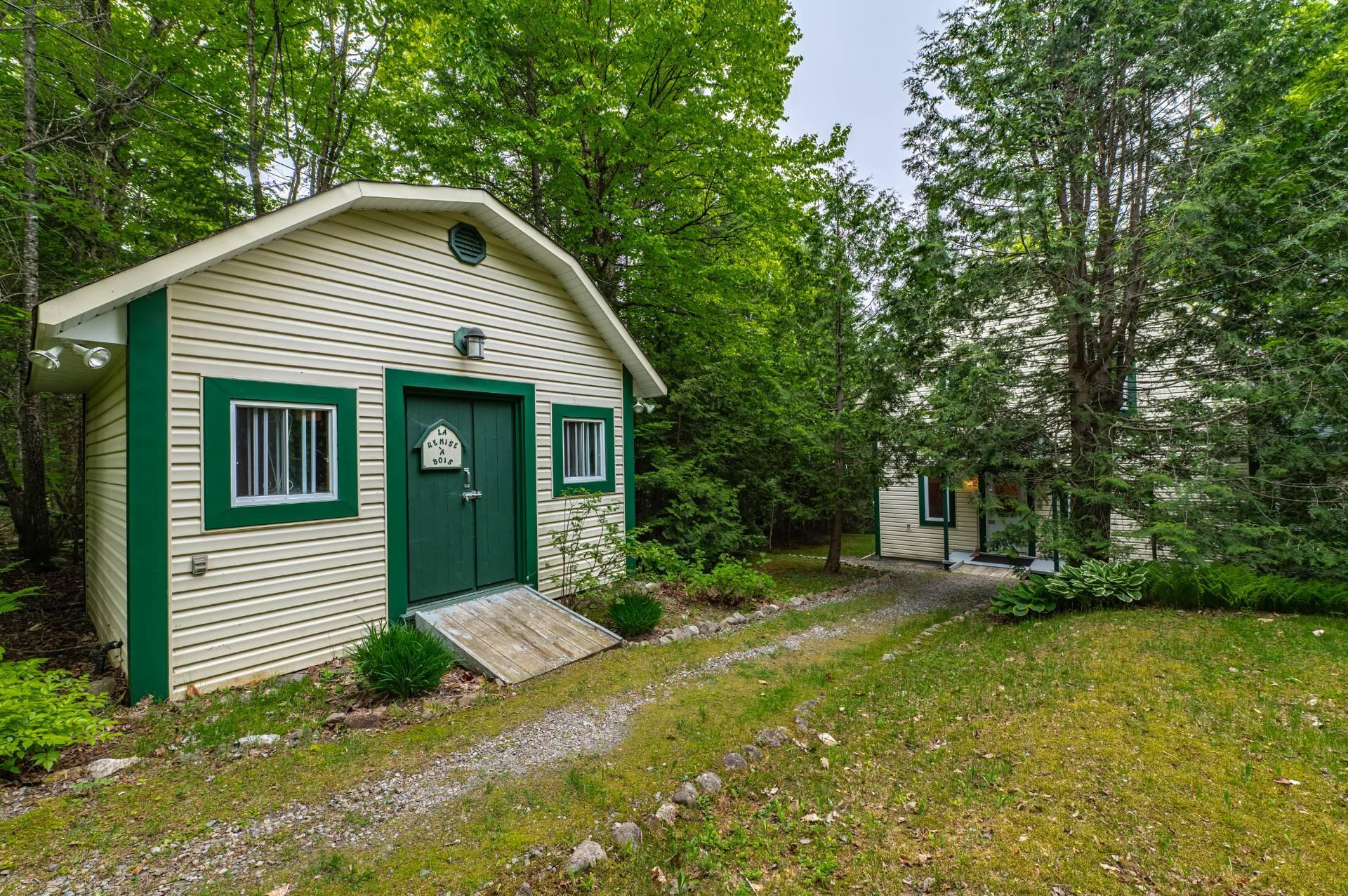 









265


Ch. des Deux-Lacs

,
Lantier,




QC
J0T1V0

