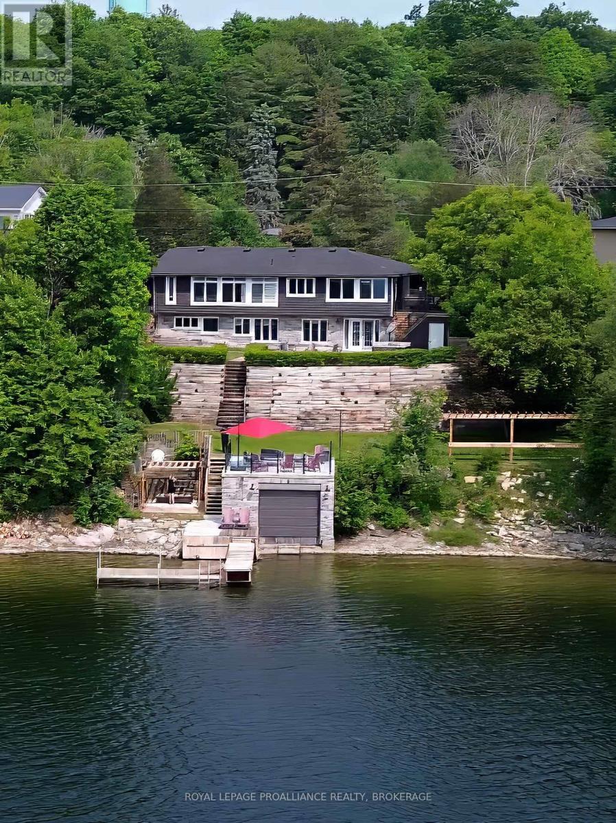 












39 RUDD AVENUE

,
Kingston (Kingston East (Incl CFB Kingston)),




Ontario
K7L4V1

