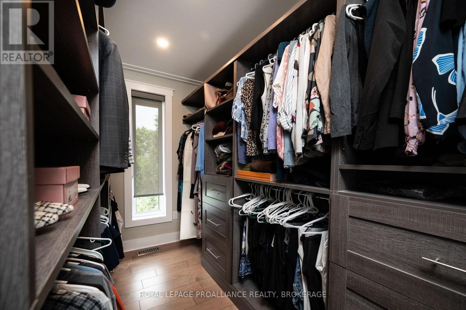 












39 RUDD AVENUE

,
Kingston (Kingston East (Incl CFB Kingston)),




Ontario
K7L4V1

