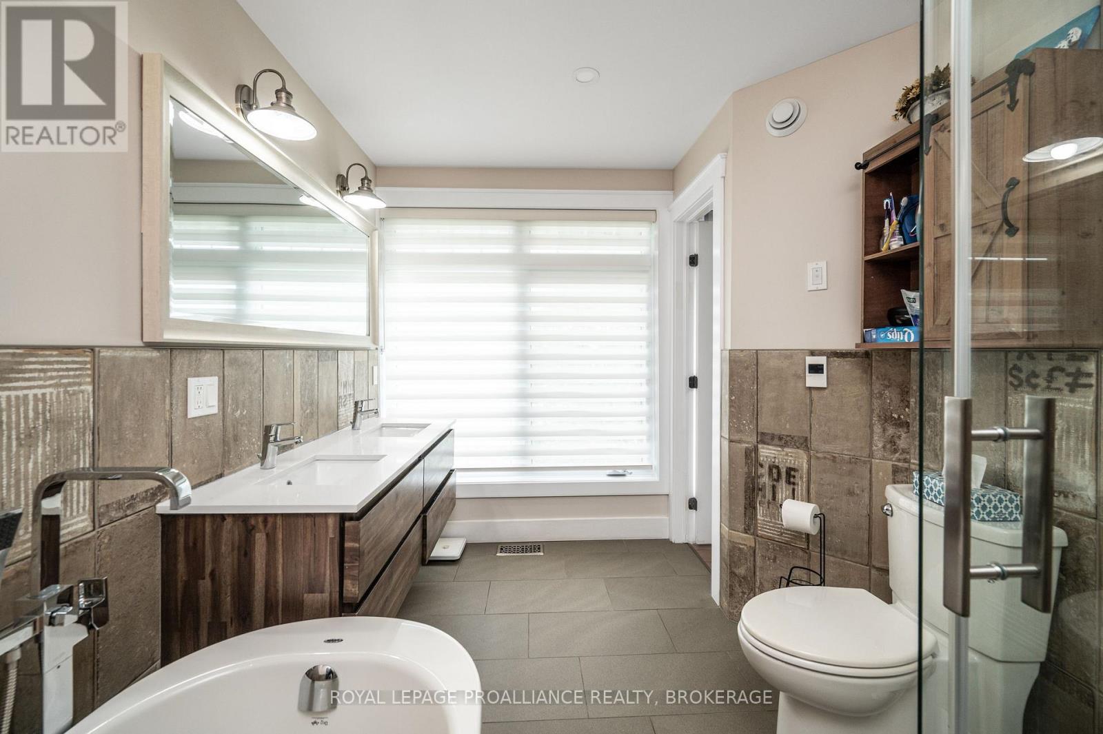 












39 RUDD AVENUE

,
Kingston (Kingston East (Incl CFB Kingston)),




Ontario
K7L4V1

