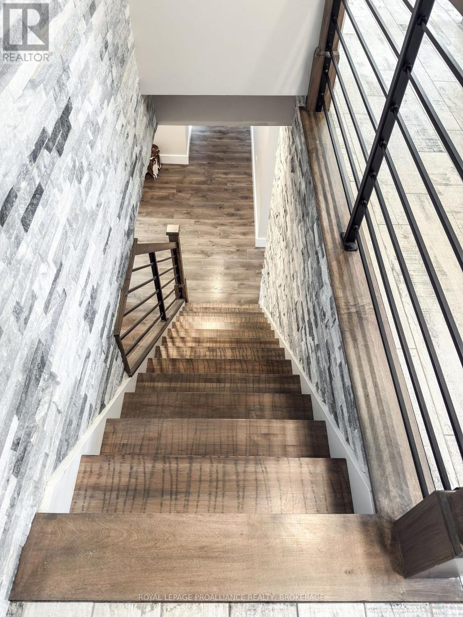 












39 RUDD AVENUE

,
Kingston (Kingston East (Incl CFB Kingston)),




Ontario
K7L4V1

