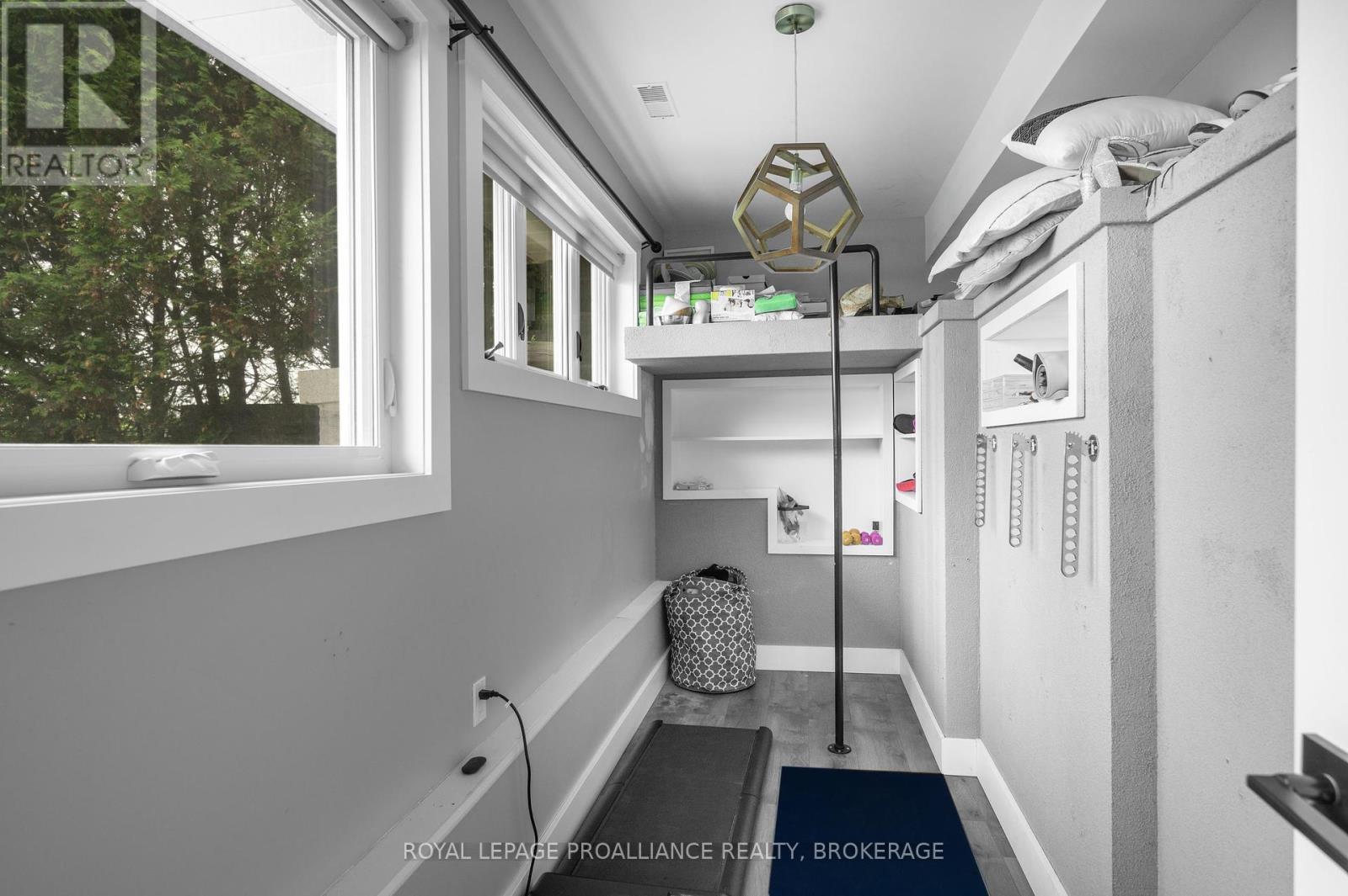 












39 RUDD AVENUE

,
Kingston (Kingston East (Incl CFB Kingston)),




Ontario
K7L4V1

