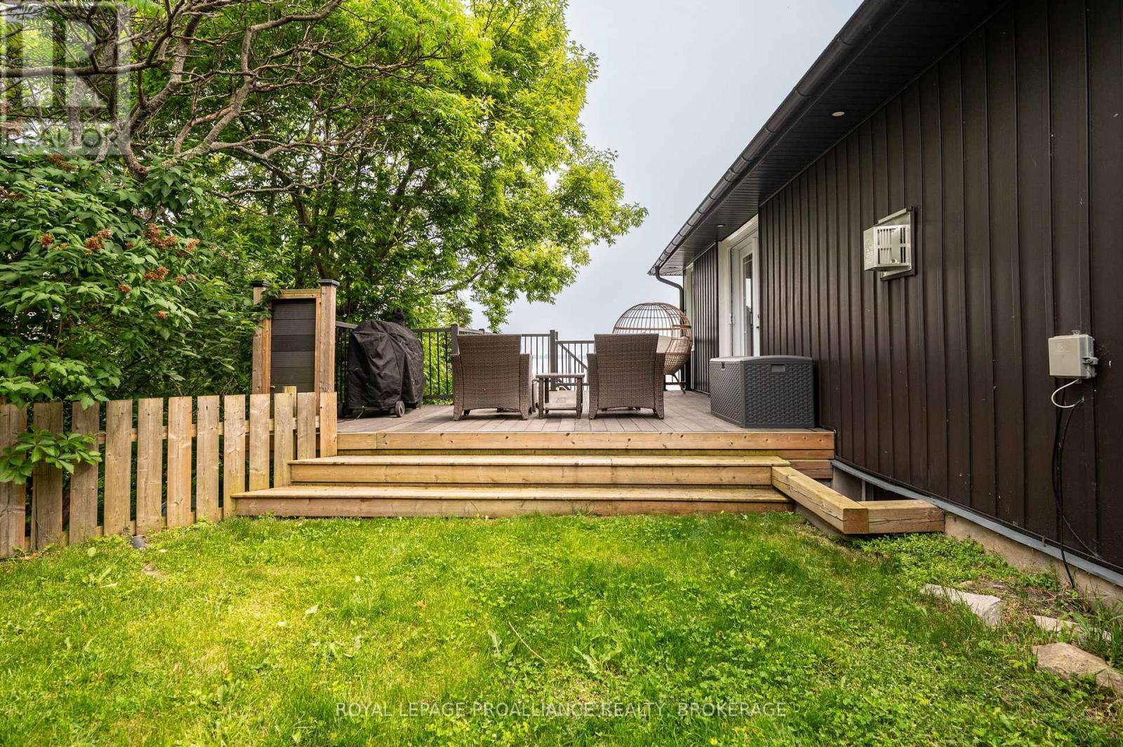 












39 RUDD AVENUE

,
Kingston (Kingston East (Incl CFB Kingston)),




Ontario
K7L4V1

