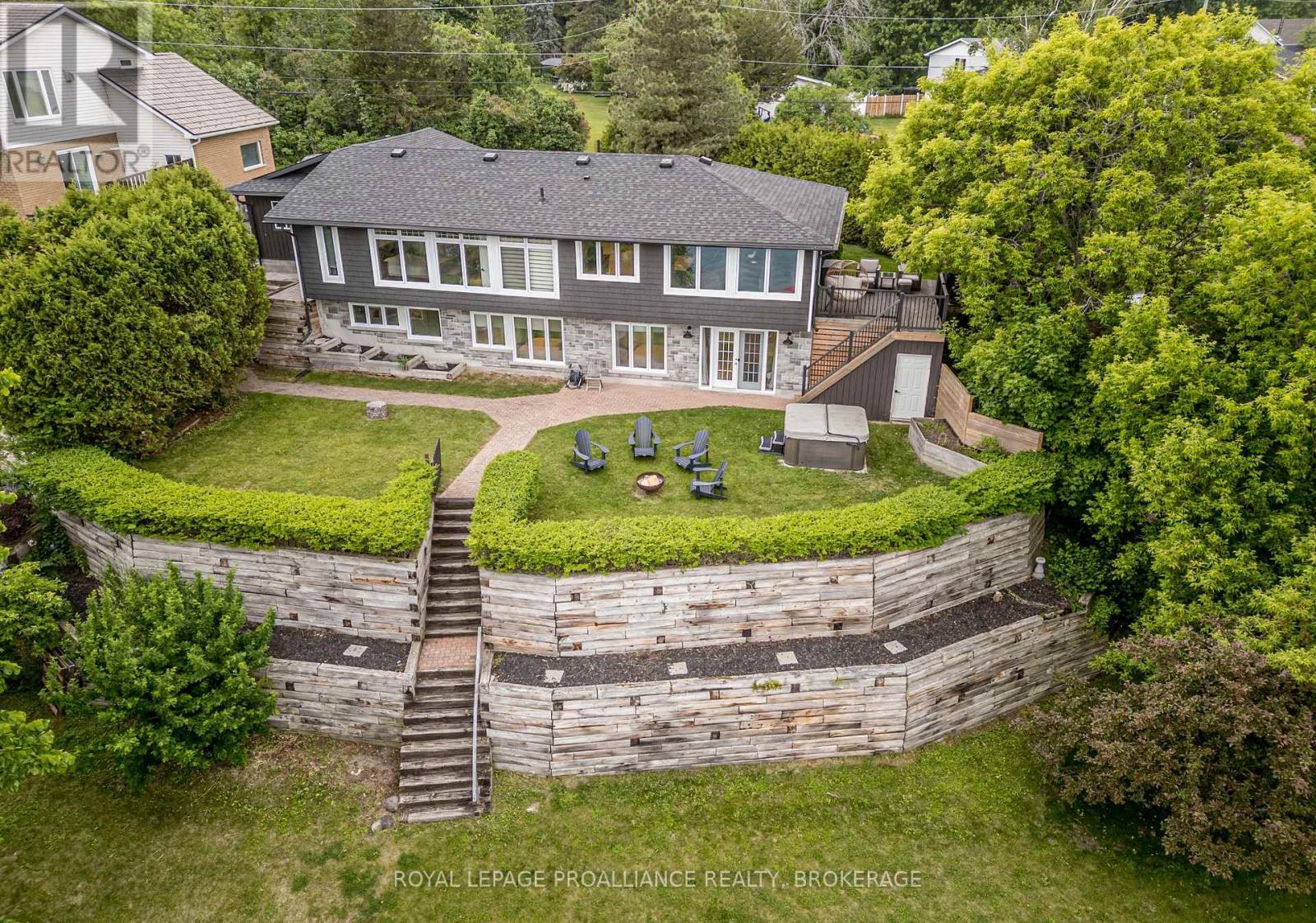 












39 RUDD AVENUE

,
Kingston (Kingston East (Incl CFB Kingston)),




Ontario
K7L4V1

