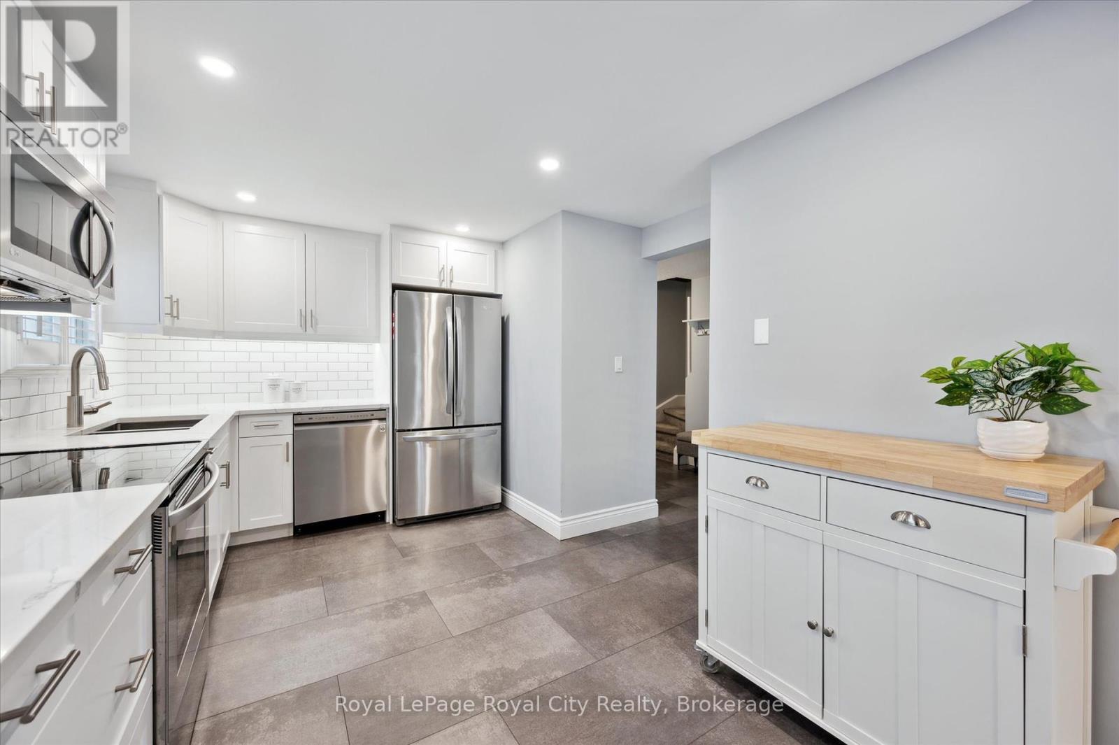 












407 OTTERBEIN ROAD

,
Kitchener,




Ontario
N2B3V8

